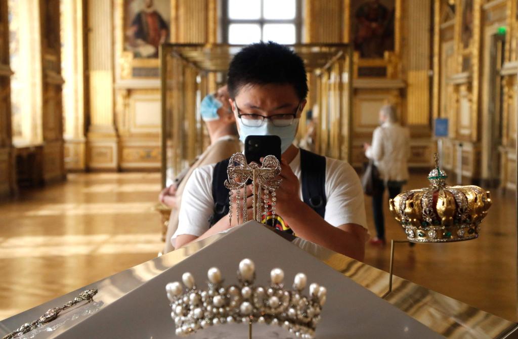 Die beim Einbruch in den Louvre erbeuteten Schmuckstücke sind von unschätzbarem Wert (Archivbild). - Foto: Francois Guillot/AFP/dpa