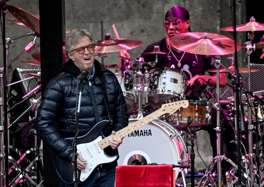 Der Musiker Eric Clapton kommt im Mai 2026 für drei Konzerte in Mannheim, Köln und München nach Deutschland. (Archivbild) - Foto: Britta Pedersen/dpa