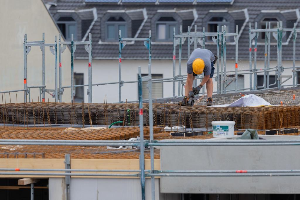 Die Stimmung im Wohnungsbau ist so gut wie seit drei Jahren nicht mehr - und doch vergleichsweise schlecht. (Archivbild) - Foto: Rolf Vennenbernd/dpa