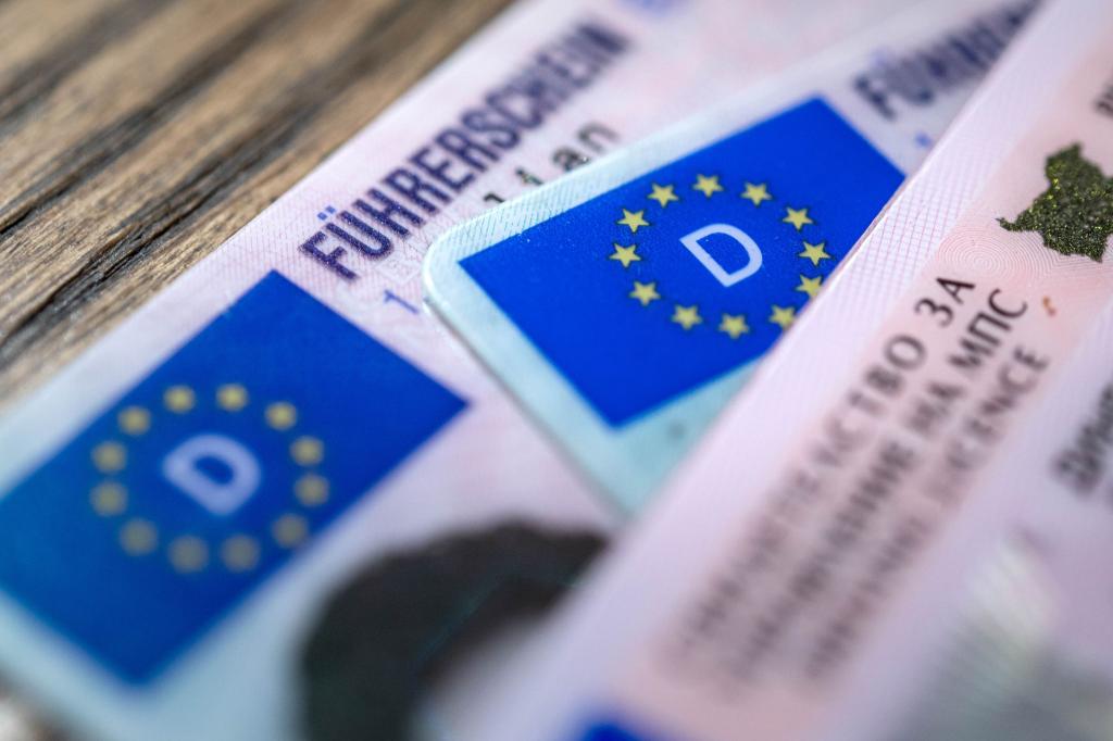 Beim Führerschein steht eine EU-weite Reform an. (Symbolbild) - Foto: Sina Schuldt/dpa