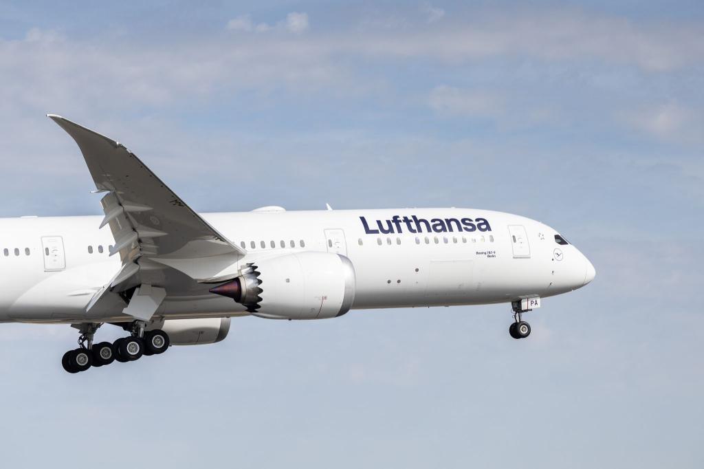 Die Boeing 787 ist Lufthansas Hoffnungsträger für das Drehkreuz Frankfurt. (Symbolbild) - Foto: Hannes P. Albert/dpa