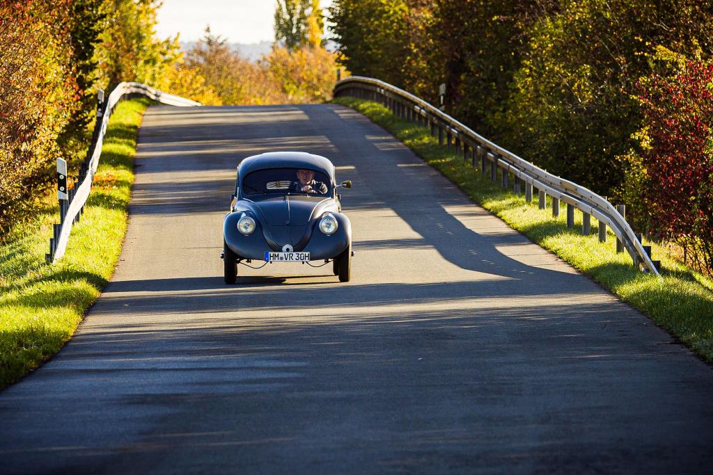 Das Auto erreicht theoretisch bis zu 100 Stundenkilometer. - Foto: Moritz Frankenberg/dpa