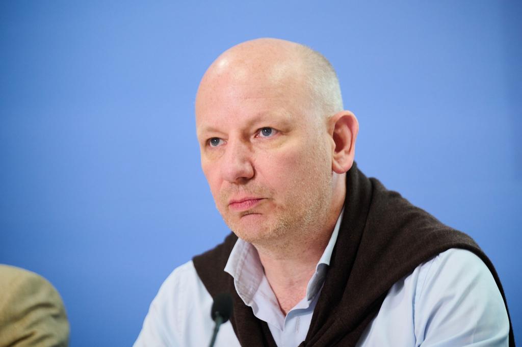 Seit 2002 untersucht die Leipziger Autoritarismus-Studie, auch als Mitte-Studie bekannt, alle zwei Jahre autoritäre und rechtsextreme Einstellungen in der Gesellschaft. (Archivbild) - Foto: Annette Riedl/dpa