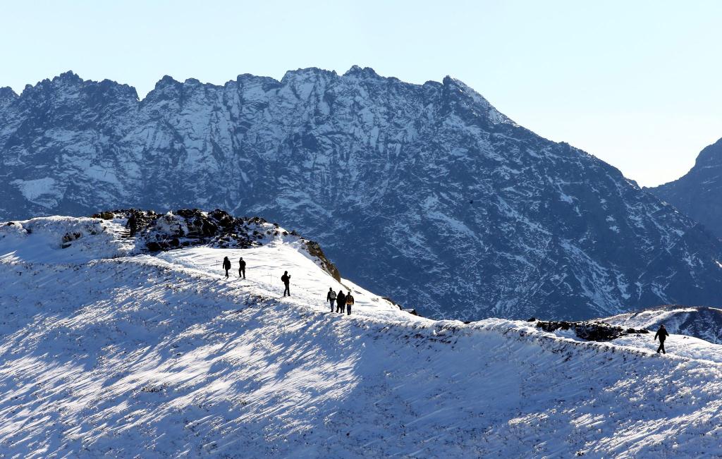 Verschneite Berge in der Hohen Tatra. (Archivbild) - Foto: picture alliance / dpa