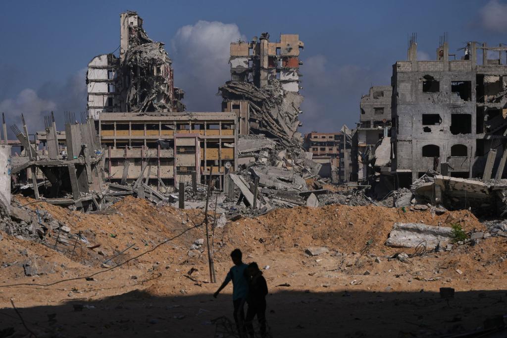 Nach dem Waffenstillstand steht die Frage im Raum, wie es im Gazastreifen weitergeht. (Archivbild) - Foto: Abdel Kareem Hana/AP/dpa