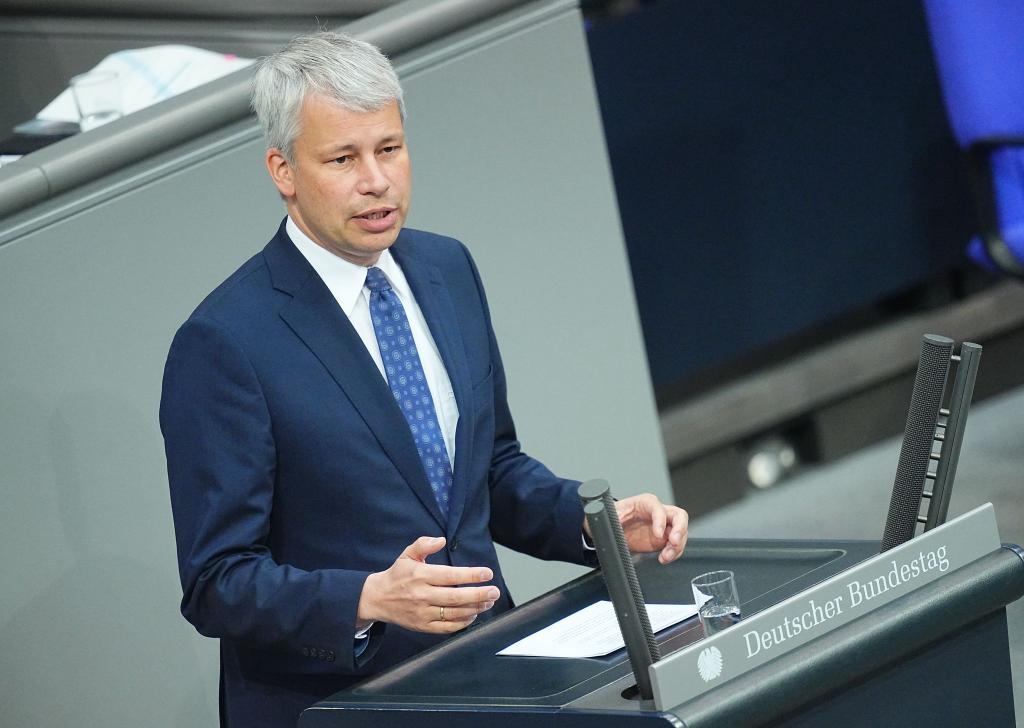 Bilger verteidigt Bundeskanzler Merz gegen die Kritik. (Archivbild) - Foto: Michael Kappeler/dpa