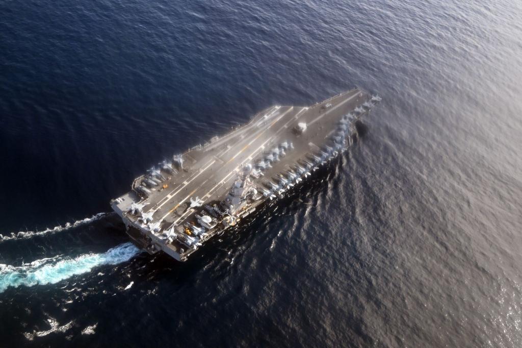Der Flugzeugträger «USS Gerald R. Ford» und der dazugehörige Verband sollen nach Lateinamerika. (Archivbild) - Foto: Federico Gambarini/dpa
