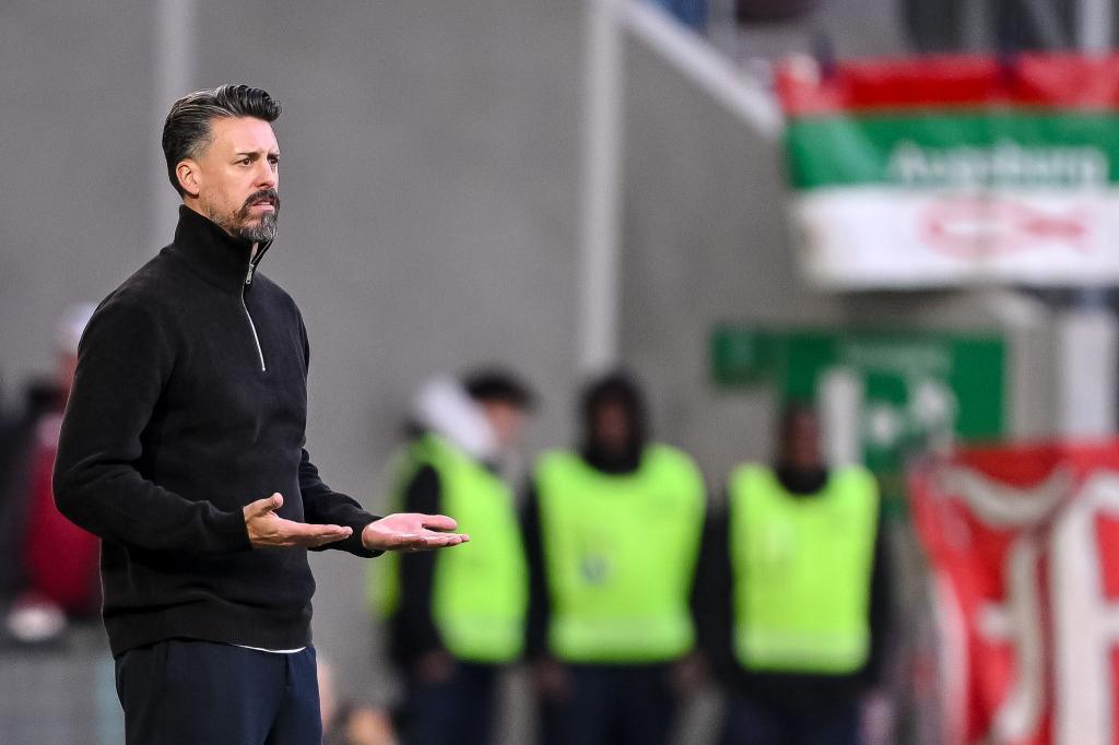 Und nun? Sandro Wagner beim Augsburger Untergang gegen Leipzig. - Foto: Harry Langer/dpa