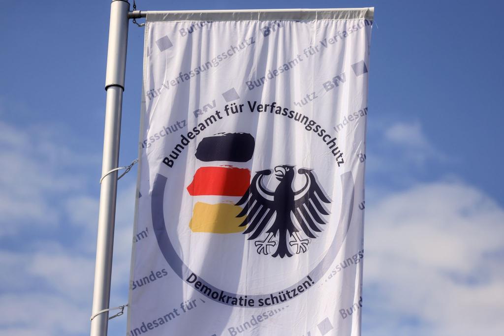 Der Verfassungsschutz hat die Aufgabe, die Demokratie zu schützen. Der Hauptsitz der Behörde ist in Köln. (Symbolbild) - Foto: Oliver Berg/dpa