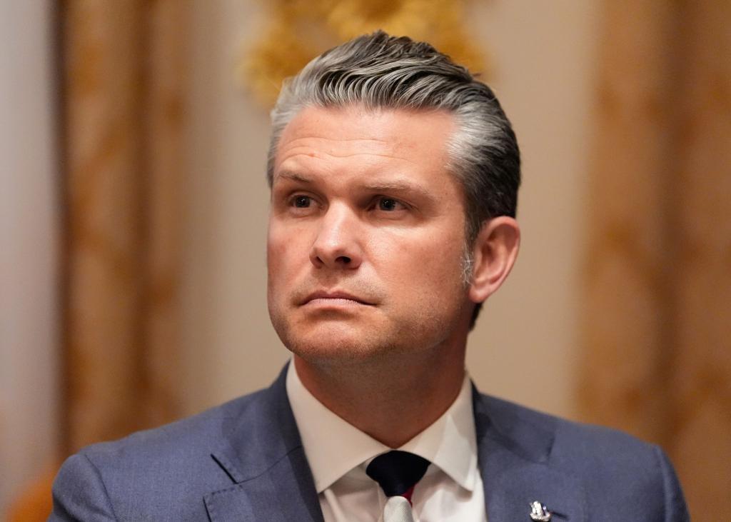 Hegseth nennt sich seit längerer Zeit Kriegsminister. (Archivbild) - Foto: Alex Brandon/AP/dpa