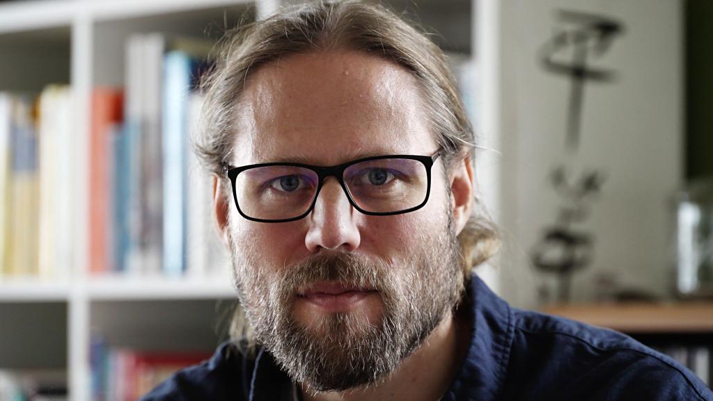 Der heute 40-jährige Rene Pickhardt berichtet, er sei von seiner Ex-Freundin emotional und körperlich missbraucht worden. - Foto: Andreas Arnold/dpa