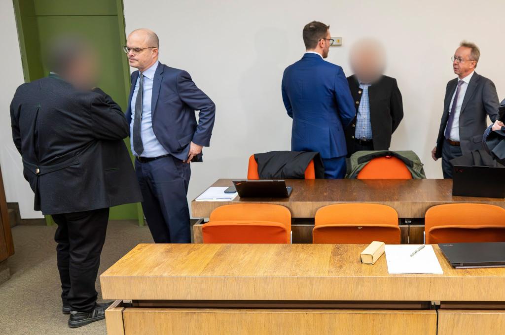 Die beiden Angeklagten zeigten vor Gericht Schuldgefühle. - Foto: Peter Kneffel/dpa