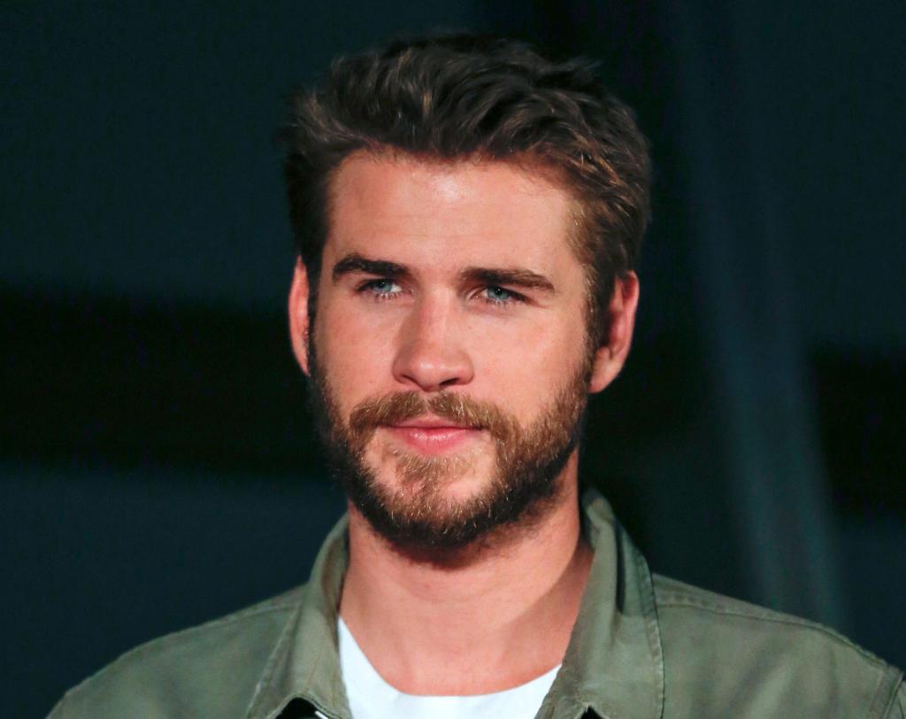 Schauspieler Liam Hemsworth ist eigenen Angaben zufolge seit ein paar Monaten verlobt. (Archivbild) - Foto: Christopher Jue/epa/dpa