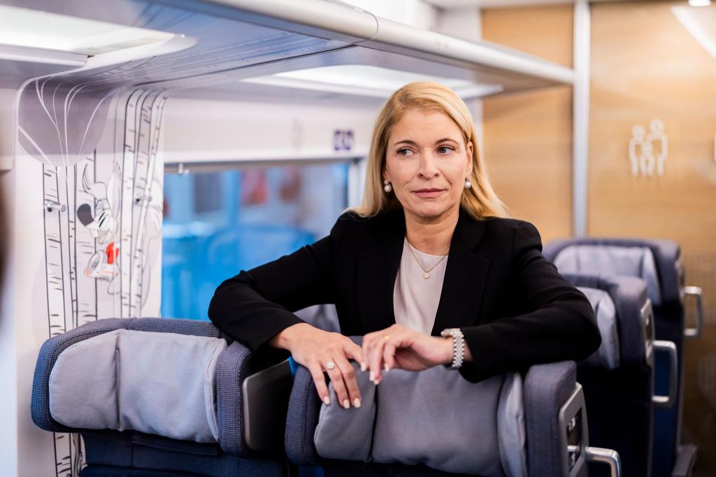 Die neue Bahnchefin Evelyn Palla soll mit einem neuen Vorstandsteam die Probleme bei der Bahn angehen. (Archivbild) - Foto: Christoph Soeder/dpa Pool/dpa