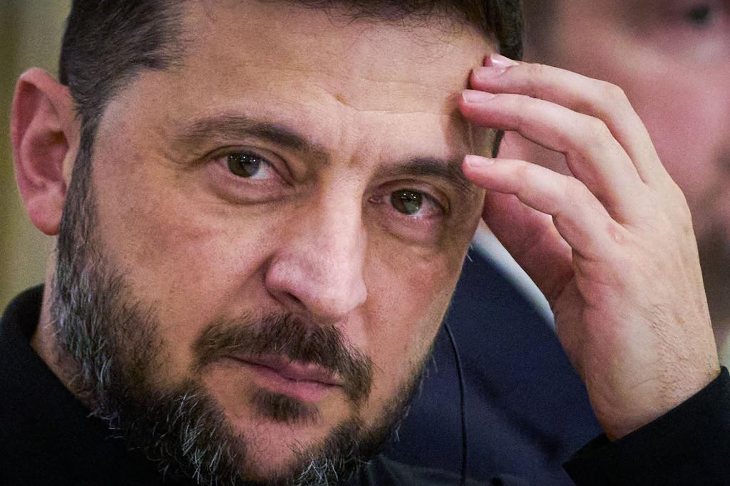 Nach Angaben von Selenskyj wurde nach den schweren Luftangriffen in der Nacht nun am Tag ein weiteres Kraftwerk angegriffen. (Archivbild) - Foto: Efrem Lukatsky/AP/dpa