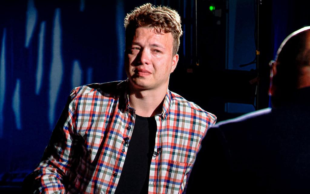 Der belarussische Blogger Roman Protassewitsch soll schon bei seiner Festnahme in einem in Minsk zur Landung gezwungenen Flugzeug für den Geheimdienst seiner Heimat gearbeitet haben. (Archivbild) - Foto: -/ONT Channel/AP/dpa