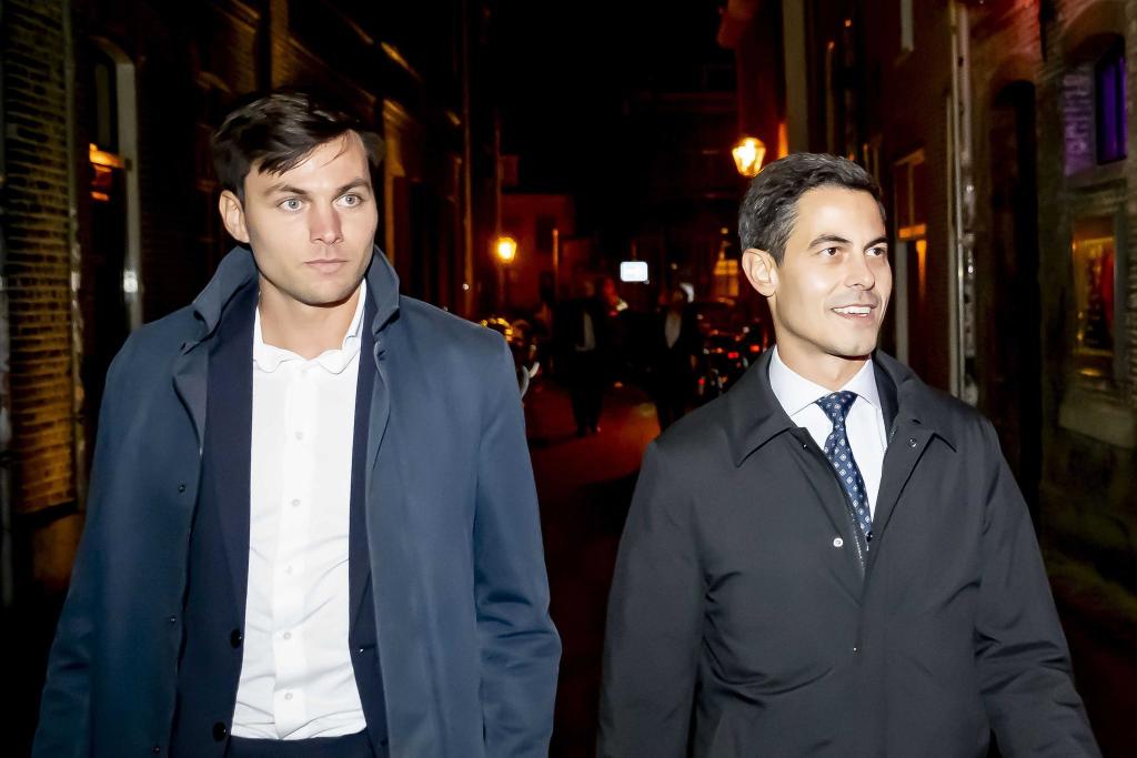 Rob Jetten (r), Vorsitzender der Partei D66, trat am Wahlabend mit seinem Verlobten Nicolás Keenan auf. - Foto: Robin Utrecht/ANP/dpa