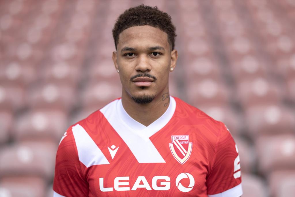 Justin Butler berichtete, dass er mit Affenlauten beleidigt wurde. - Foto: Frank Hammerschmidt/dpa