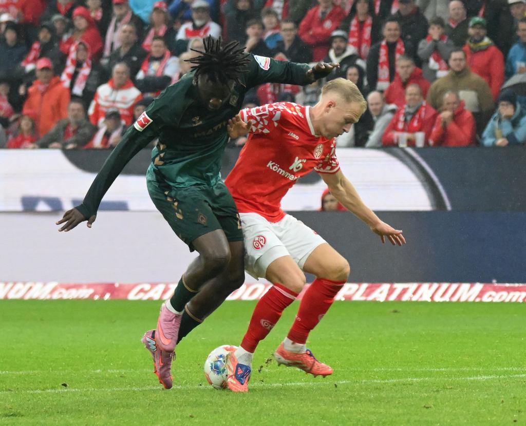 Kam gegen den FSV Mainz 05 nicht zur Geltung: Werder-Stürmer Victor Boniface (l). - Foto: Torsten Silz/dpa
