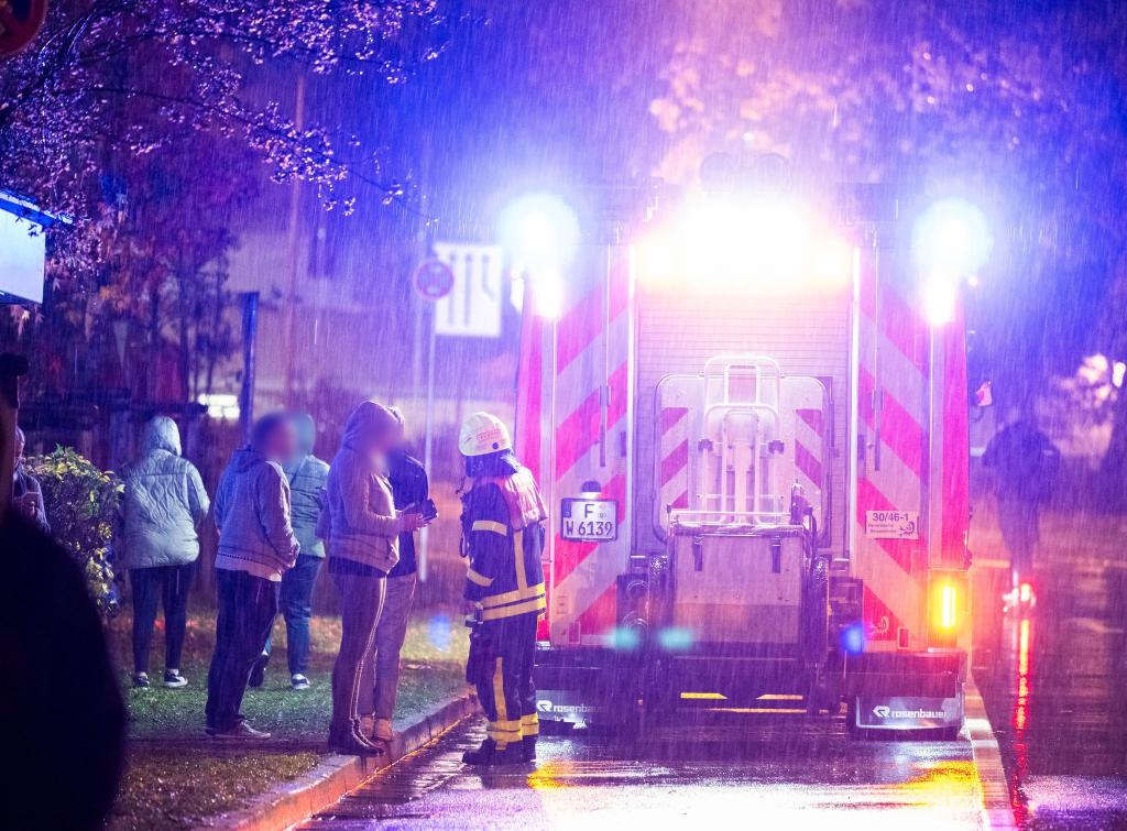 Im Frankfurter Nordwestzentrum lösten Knallgeräusche einen Polizeieinsatz aus. - Foto: Boris Roessler/dpa