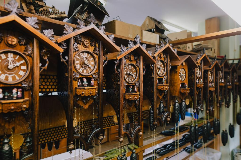 Hersteller streben einen Schutz der Kuckucksuhr als Kulturerbe an. - Foto: Philipp von Ditfurth/dpa