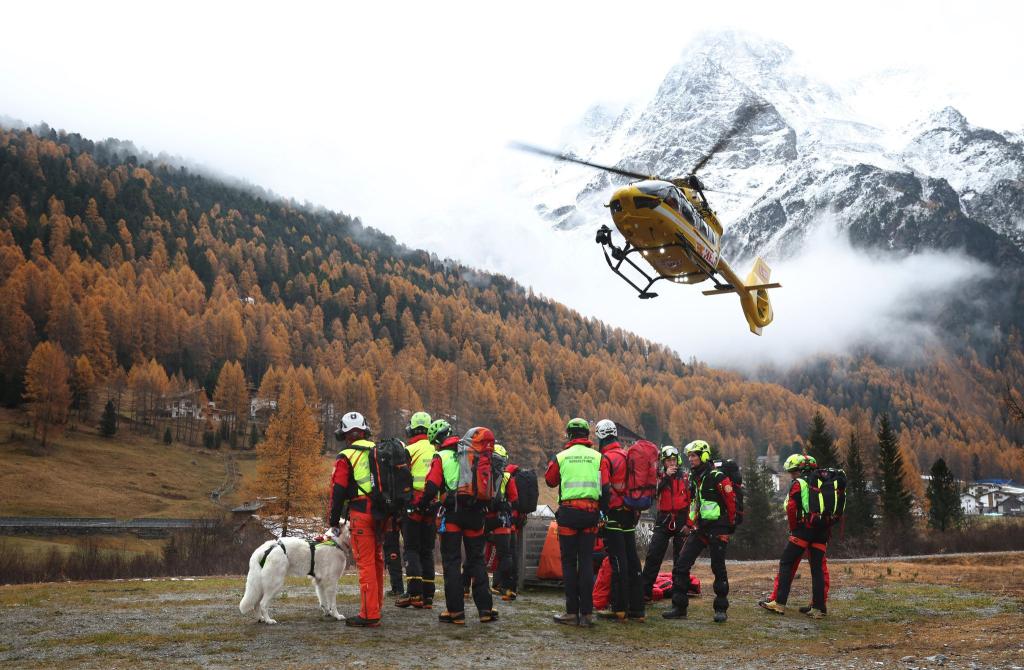 Nach Lawinenunglück in Südtirol - Bergretter im Einsatz - Foto: Karl-Josef Hildenbrand/dpa