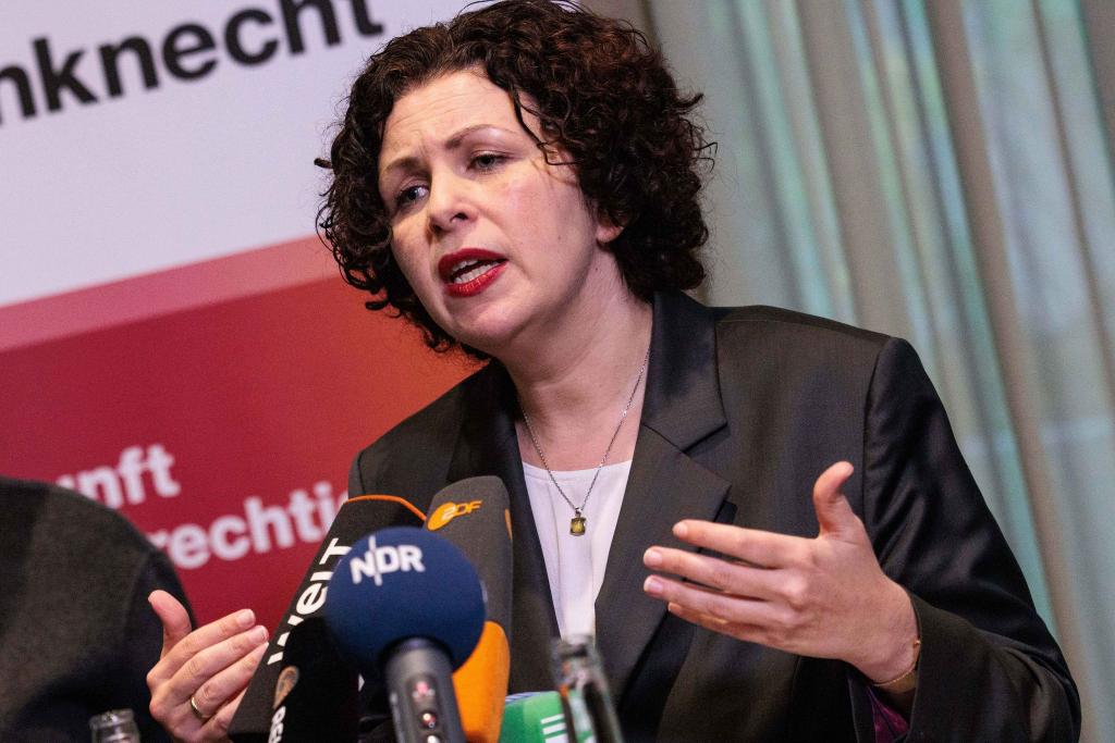 Co-Chefin Amira Mohamed Ali lässt offen, ob sie weiterhin an der Parteispitze stehen will. - Foto: Carsten Koall/dpa