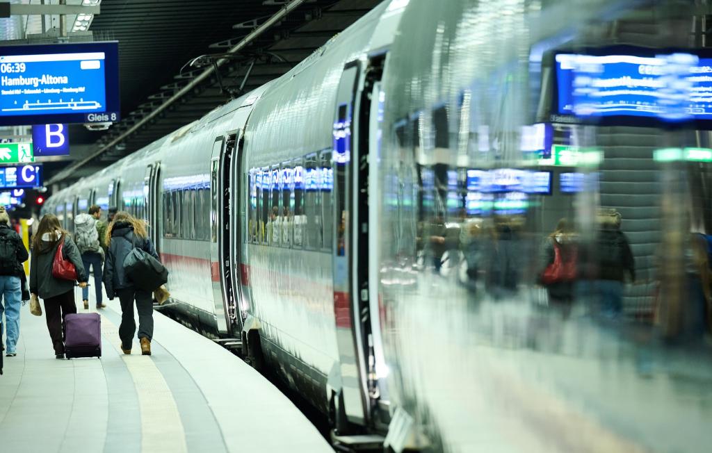 Jeder zweite Zug im Oktober unpünktlich - Foto: Annette Riedl/dpa