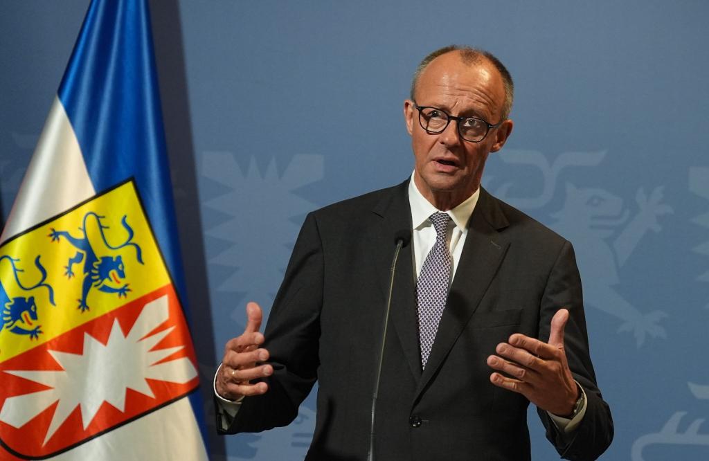 Merz lud den syrischen Übergangspräsidenten Ahmed al-Scharaa nach Deutschland ein. - Foto: Marcus Brandt/dpa