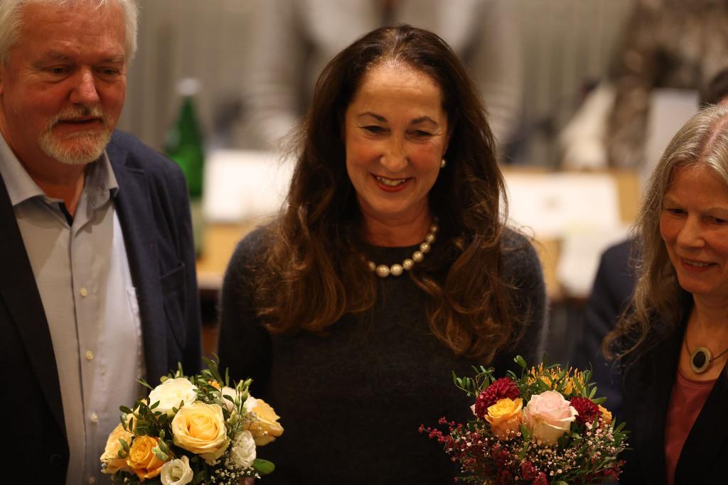 Die neue Rathauschefin von Herdecke ist in ihr Amt eingeführt - Foto: Christoph Reichwein/dpa