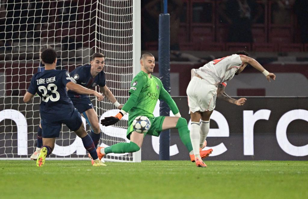 Luis Díaz (r) erzielt das frühe 1:0 für Bayern. - Foto: Federico Gambarini/dpa