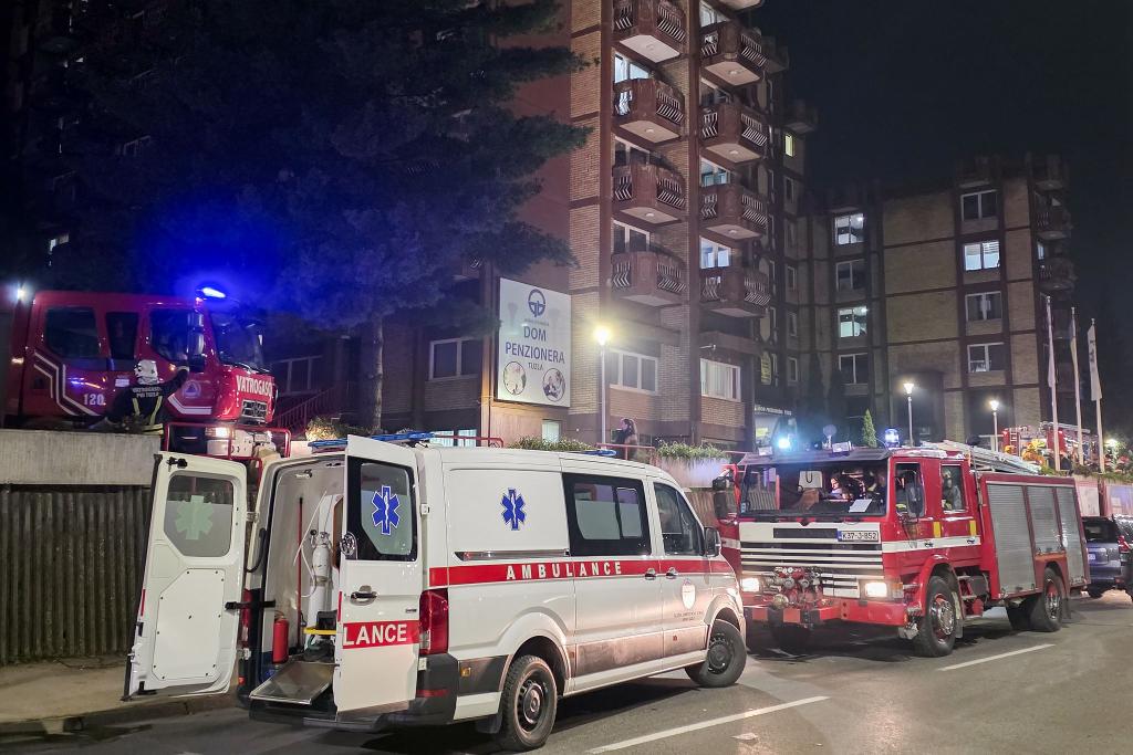 Beim Brand in einem Altenheim in der bosnischen Stadt Tuzla kamen mindestens elf Menschen ums Leben. - Foto: Uncredited/AP/dpa