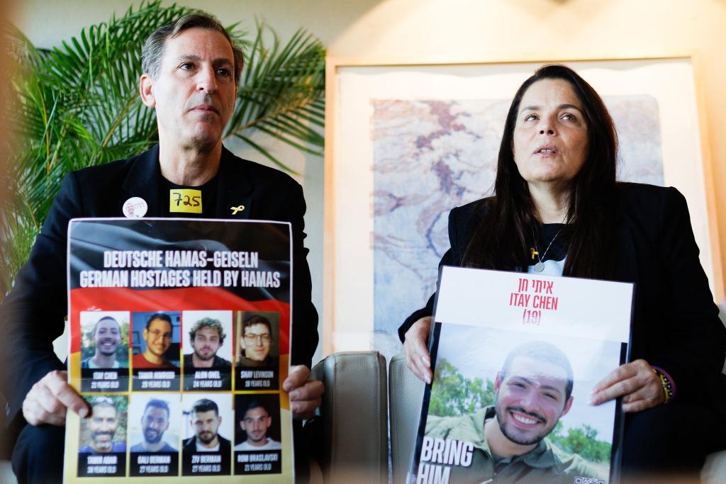 Itay Chens Eltern trafen Ende September Bundeskanzler Friedrich Merz. (Archivbild) - Foto: Carsten Koall/dpa