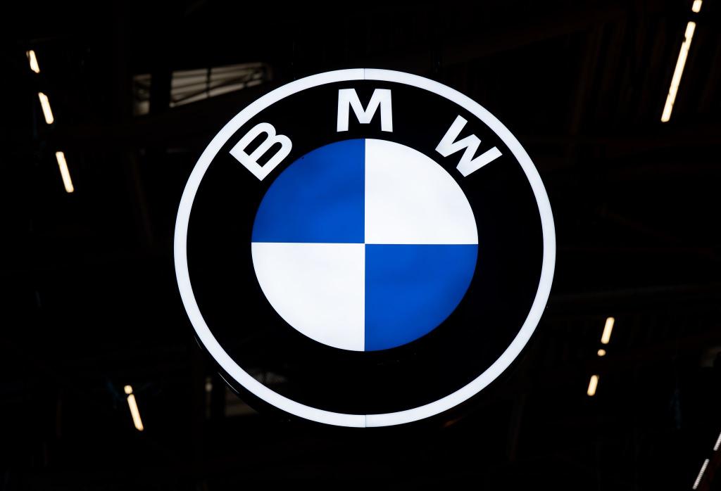 BMW bekommt die Krise zu spüren, bewältigt sie bisher aber besser als die heimische Konkurrenz. - Foto: Sven Hoppe/dpa