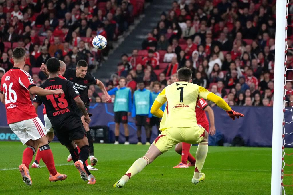 Patrik Schick köpft zum 1:0. - Foto: Ana Brigida/AP/dpa