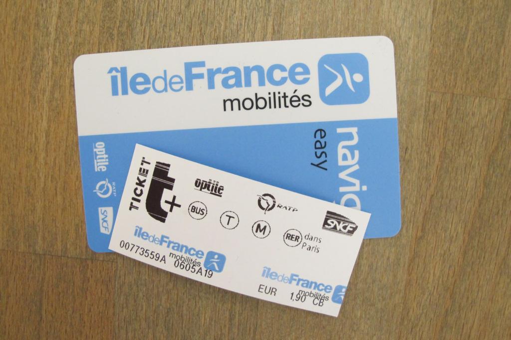 Statt Papier-Tickets gibt es in der Pariser Metro künftig elektronisch aufladbare Karten und Tickets auf dem Smartphone (Archivbild). - Foto: Julia Naue/dpa