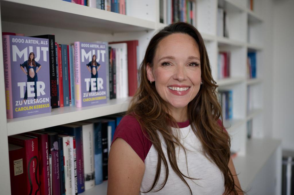 Carolin Kebekus hat ein Buch darüber geschrieben, wie leicht man als Mutter versagen kann - und wie unterhaltsam das Leben mit Kind sein kann. (Archivbild) - Foto: Henning Kaiser/dpa