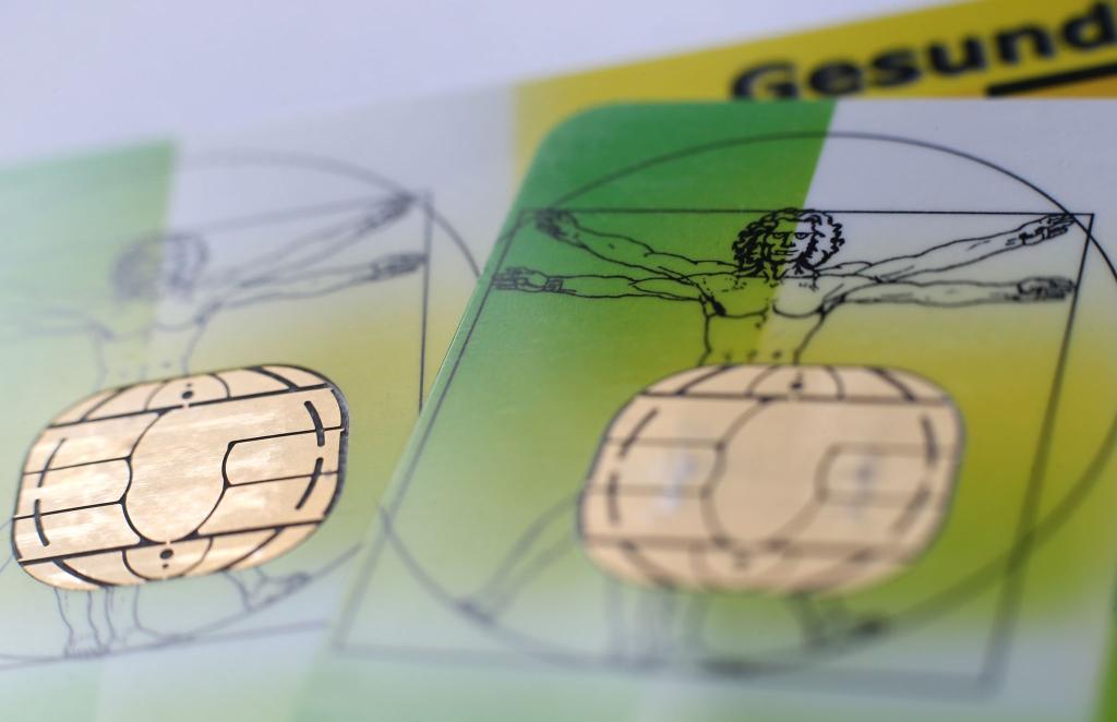Anfang 2025 hatte es eine Welle kräftiger Erhöhungen bei den Krankenkassenbeiträgen gegeben. (Archivbild) - Foto: Karl-Josef Hildenbrand/dpa