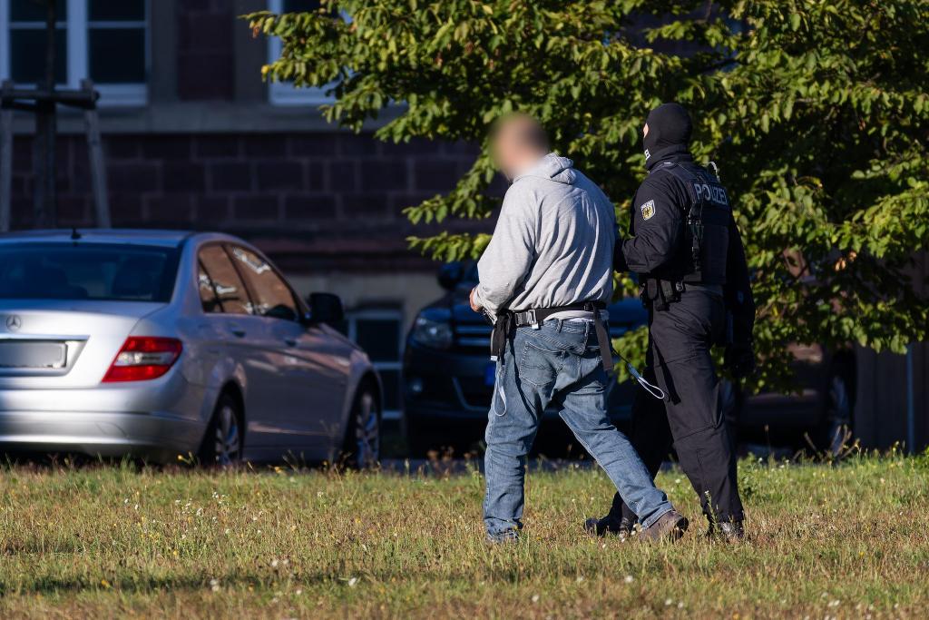Der Waffenfund in Wien steht im Zusammenhang mit den Ermittlungen zu den Festnahmen in Berlin. (Archivbild) - Foto: Philipp von Ditfurth/dpa