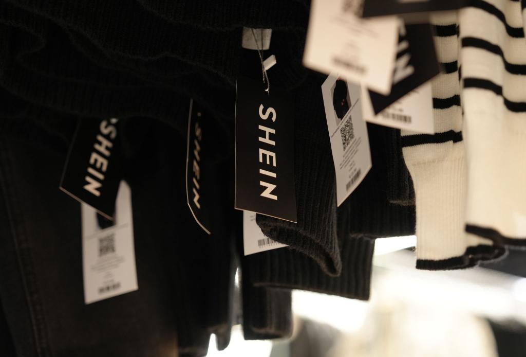 Frankreich hat am Pariser Flughafen eine Großkontrolle von Shein-Lieferungen gestartet (Archivbild). - Foto: Aurelien Morissard/AP/dpa