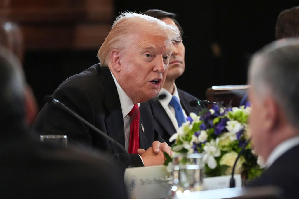 Kasachstan ist nach Worten Trumps das erste Land seiner zweiten Amtszeit, das den Abraham-Abkommen beigetreten sei - «das erste von vielen». - Foto: Jacquelyn Martin/AP/dpa