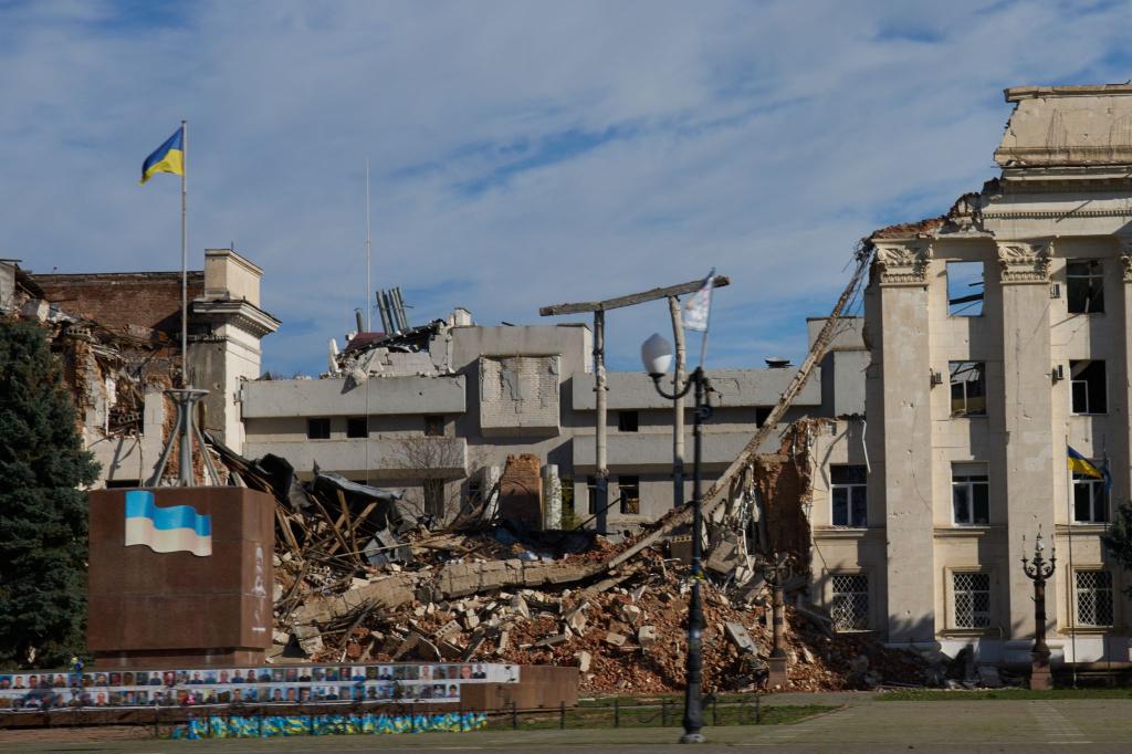 Ständiger russischer Beschuss und Drohnenangriffe gehören im südukrainischen Gebiet Cherson zum traurigen Alltag. (Archivbild) - Foto: Efrem Lukatsky/AP/dpa