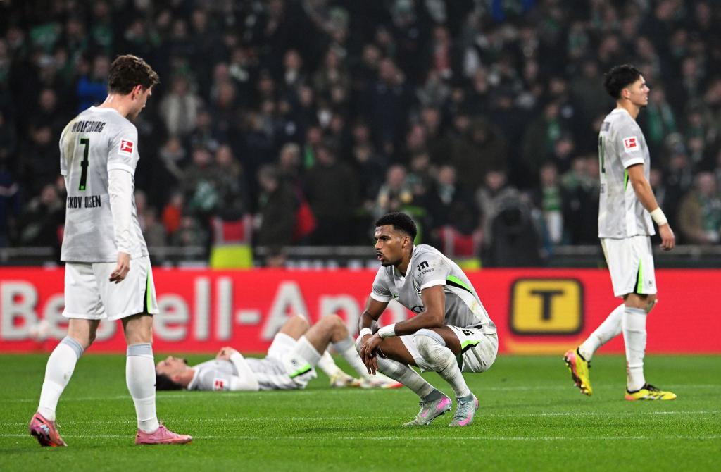 Von späten Gegentoren geschockt: Wolfsburg verliert auch in Bremen. - Foto: Carmen Jaspersen/dpa