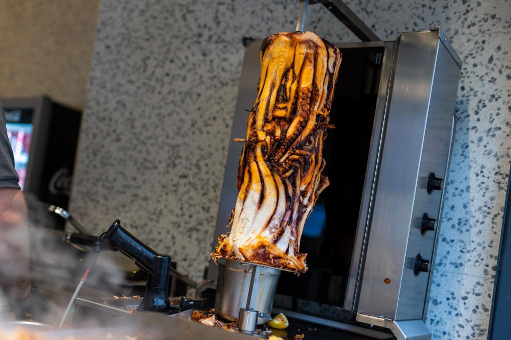 Sieht exotisch aus, soll aber schmecken. - Foto: Philipp von Ditfurth/dpa