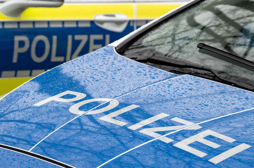 Am Freitagabend wurde die Polizei zu einem Tatort in Lindow gerufen. (Symbolbild) - Foto: Soeren Stache/dpa