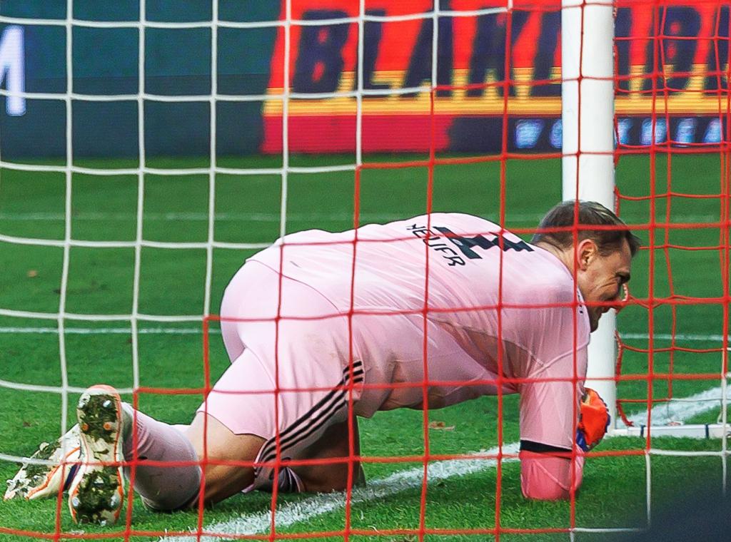 Manuel Neuer sah beim Tor der Berliner unglücklich aus. - Foto: Andreas Gora/dpa