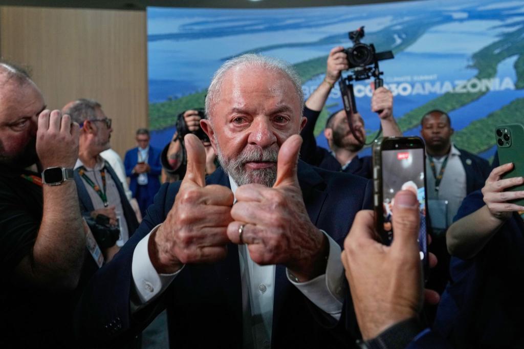 Verbreitet Zuversicht und strahlt Entschlossenheit aus: Brasiliens Präsident Lula. - Foto: Eraldo Peres/AP/dpa