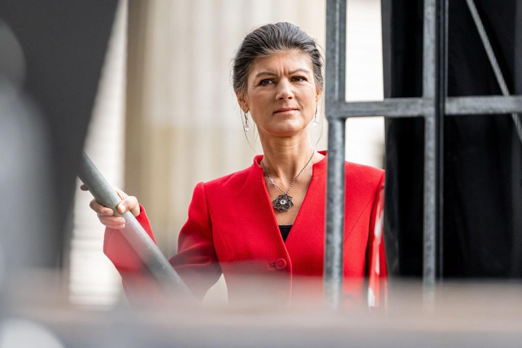 Parteigründerin Sahra Wagenknecht nicht mehr in der allerersten Reihe des BSW? Am Montag will sich die 56-Jährige erklären. (Archivbild) - Foto: Fabian Sommer/dpa