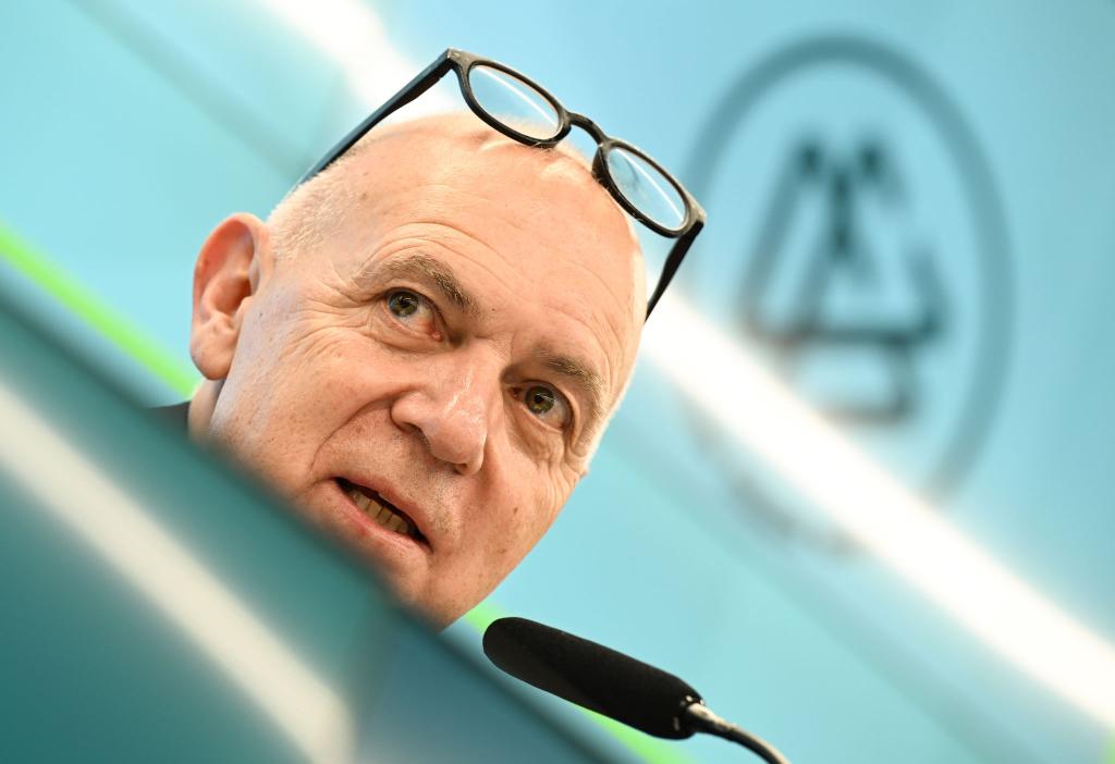 Bernd Neuendorf erwartet von der DFB-Auswahl die direkte Qualifikation für die Fußball-WM 2026. - Foto: Arne Dedert/dpa