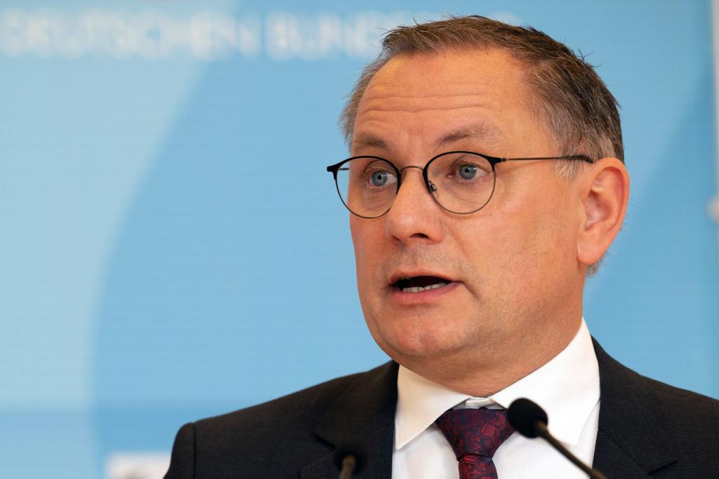 AfD-Chef Tino Chrupalla spricht von Spaltung. (Archivbild) - Foto: Alicia Windzio/dpa